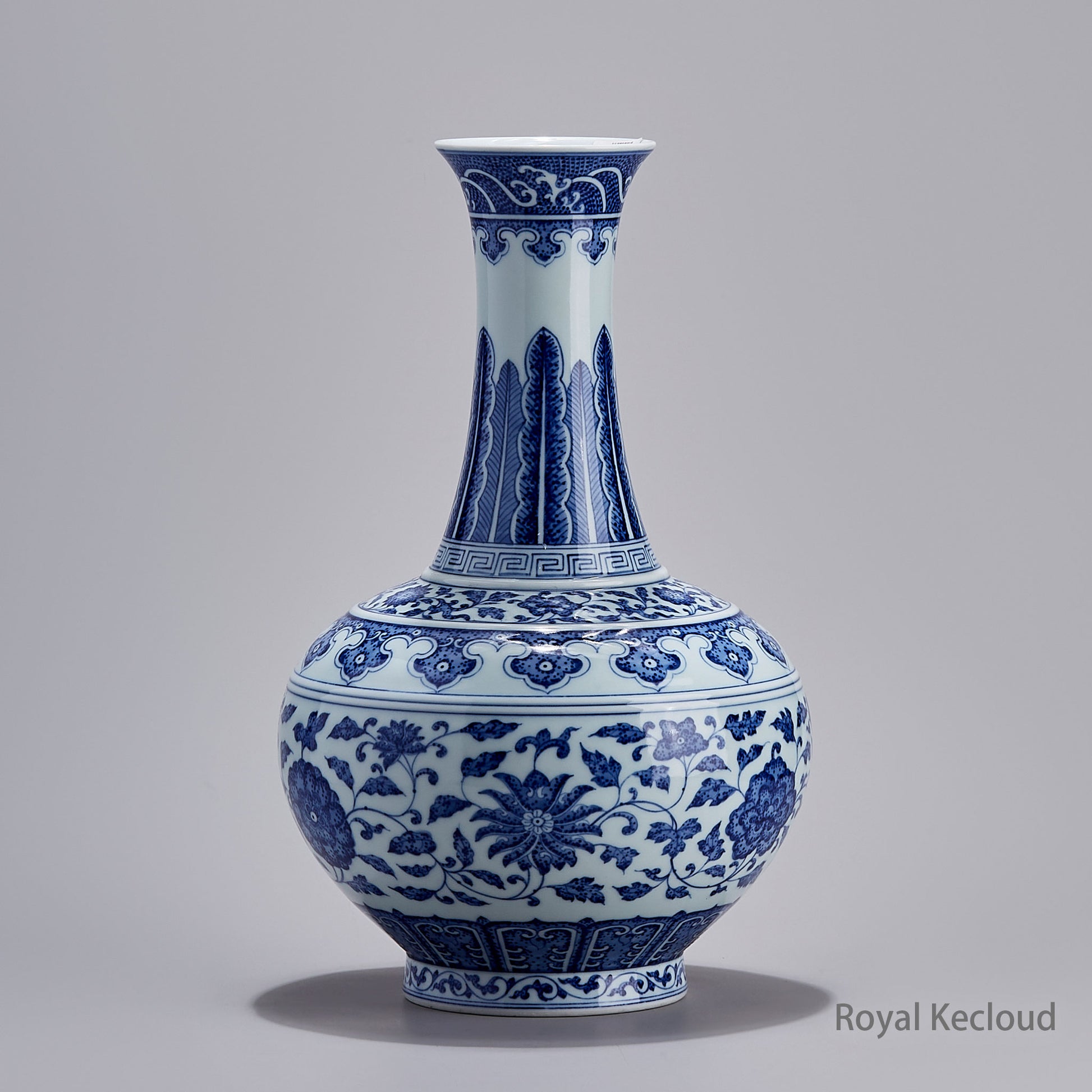 Jingdezhen Handmade Blue-and-white Porcelain Vase with Interlocking Lotus
