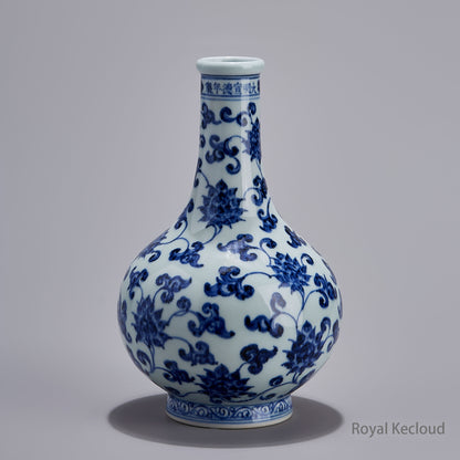 Jingdezhen Handmade Blue-and-white Porcelain Vase with Interlocking Lutos Designs