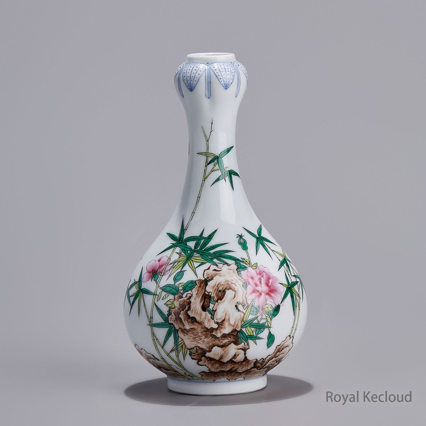 Jingdezhen Handmade Garlic-Mouth Porcelain Vase with Flower and Bamboo