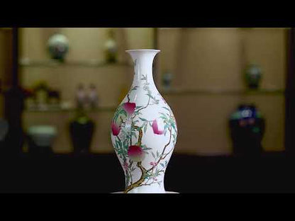 Porcelaine Royale Chinoise - Vase Unique Famille-Rose Olive avec Huit Pêches