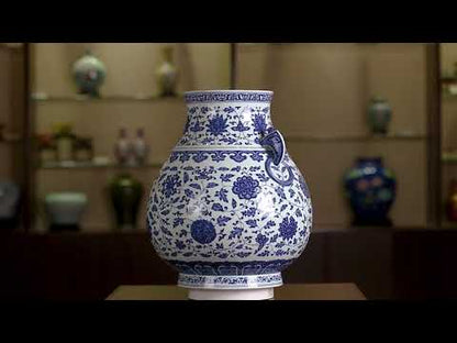 Zun Bleu et Blanc en Porcelaine Royale Ancienne Chinoise avec Motifs de Lotus Entrelacés